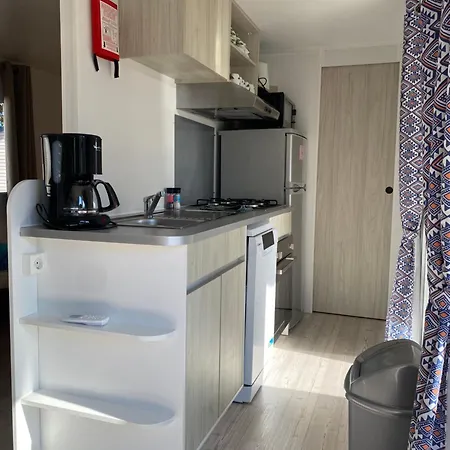 Camping Mobil-home 5 Personnes Dans Mar Estang 4 étoiles Avec Accès à La *